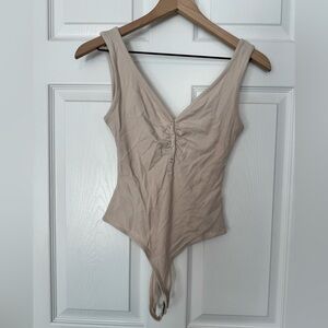 Elodie Nordstrom tan beige nude button sleeveless bodysuit